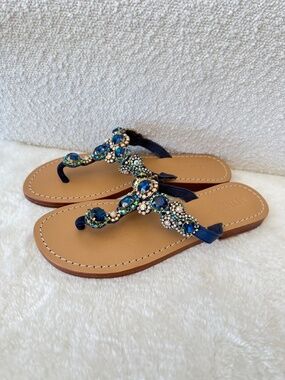 MYSTIQUE T-strap Sandals.